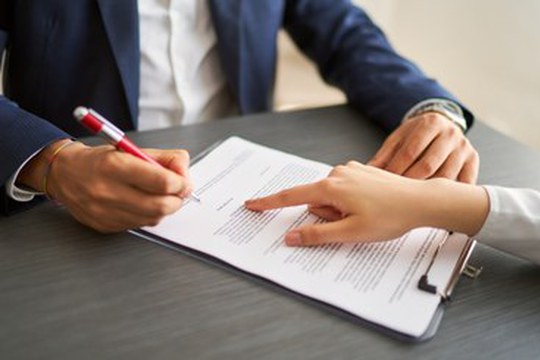 Your first job contract is never forgotten: rights, duties, and useful tips